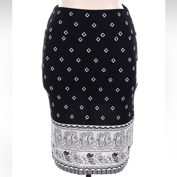 LuLaRoe Black White Floral Paisley Two Tone Dip Cassie Pencil Skirt Size XL NWT - Picture 5 of 5